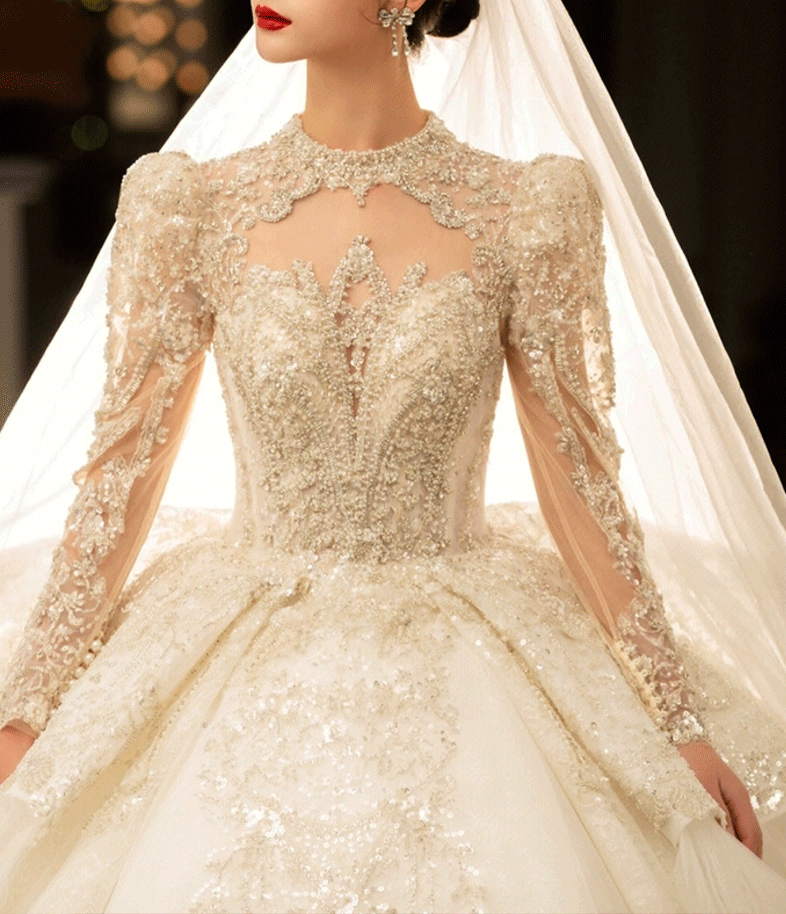 Prinzessin Brautkleid Berlin – luxuriöses Hochzeitskleid mit Glitzer und Spitze von LAFANTA