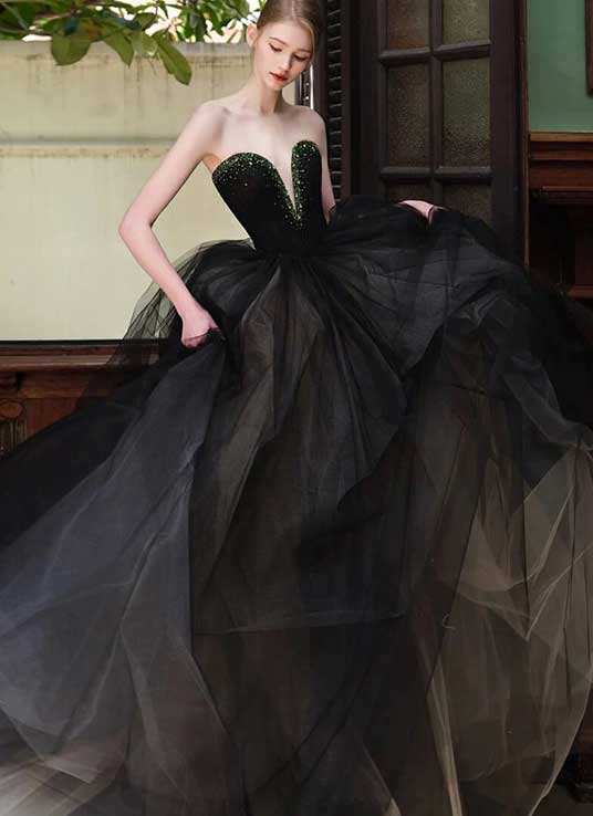 Schwarzes Brautkleid Berlin – exklusives Dark Couture Design von LAFANTA